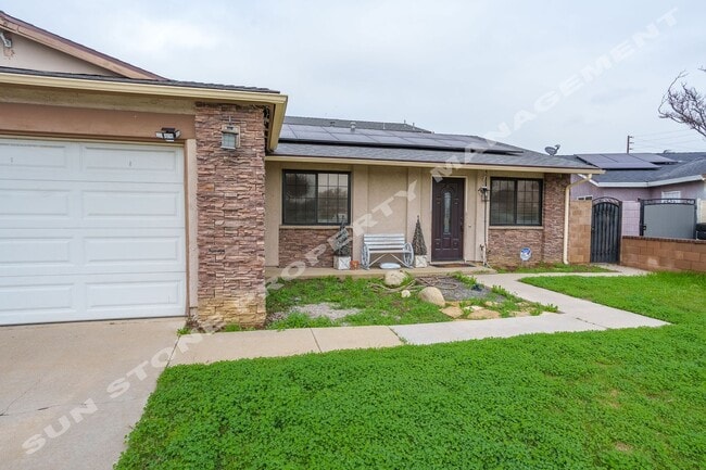 Photo - Luxury 4 Bed 3 bath