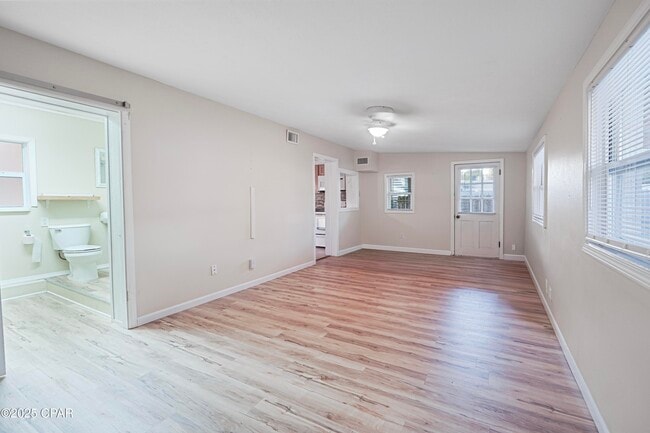 Photo - 1504 W 13th St