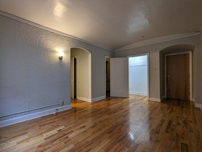 Building Photo - 536 W Arlington Pl Unit 118
