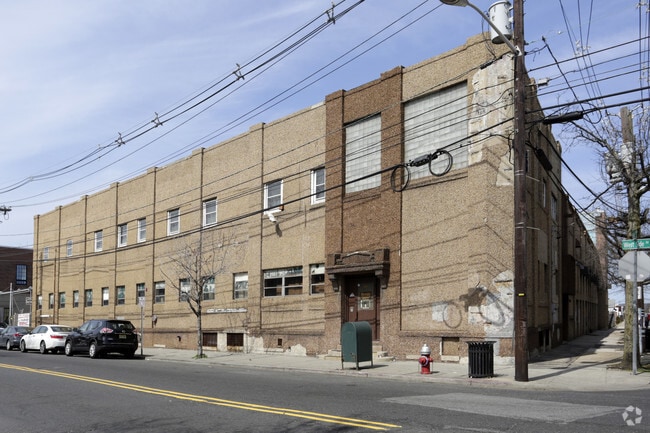 Primary Photo - 301 West Side Avenue