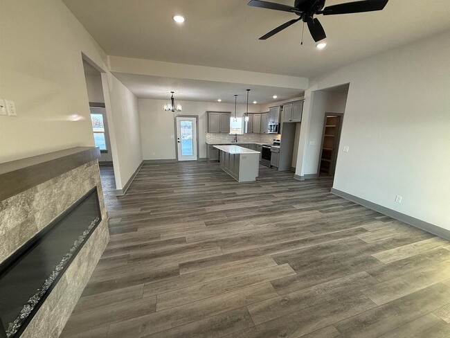 Photo - 5534 42nd St