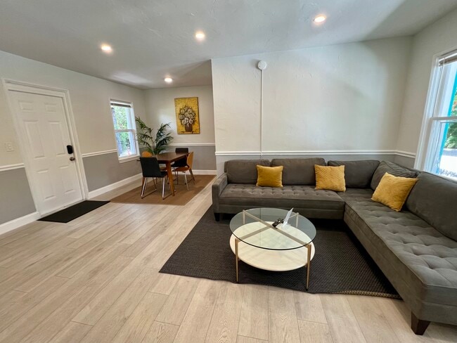 Photo - 6030 N Bayshore Dr Unit 2