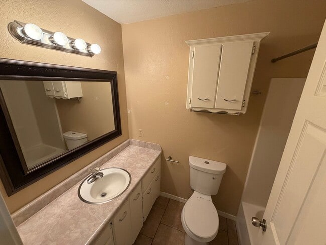 Photo - 732 Foster Ln