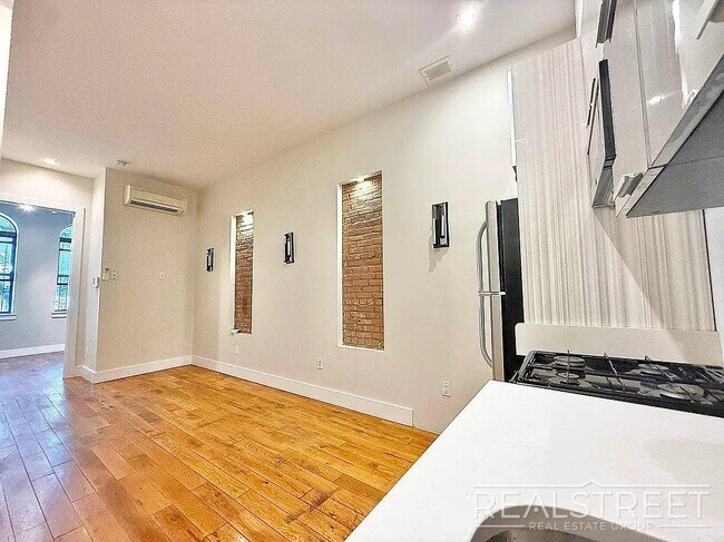 Photo - Bushwick Avenue Unidad 1R