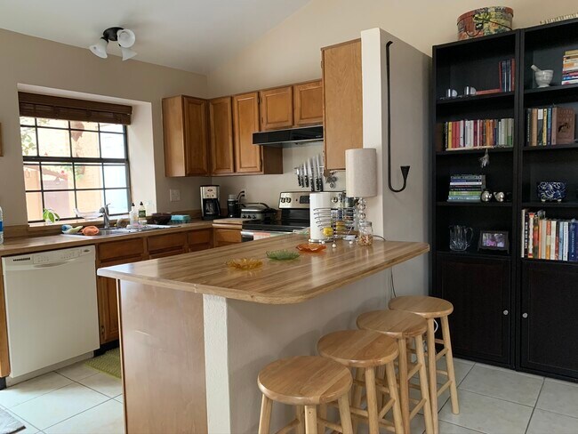 kitchen - 5704 E Aire Libre Ave Unit 1041