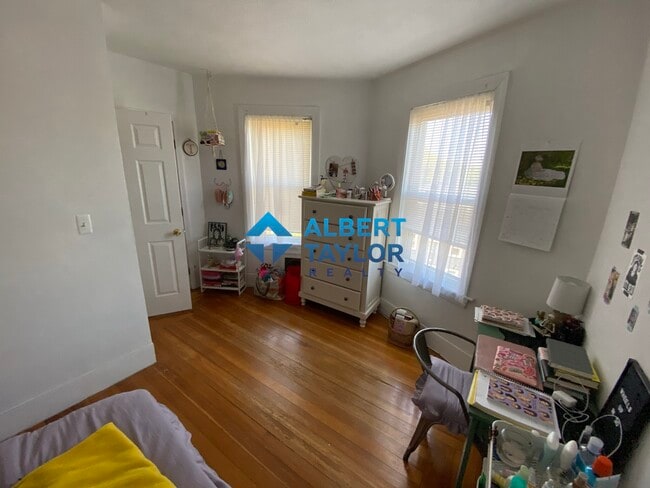 Building Photo - 26 Union St Unit 1