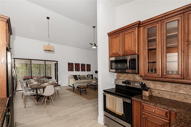 216 SE 9th St