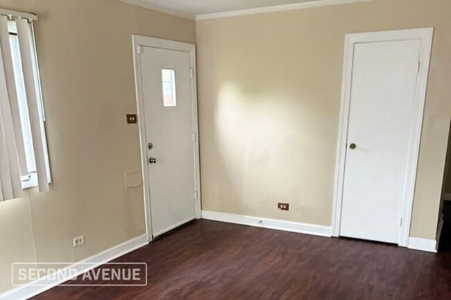 Photo - 490 Shabbona Dr