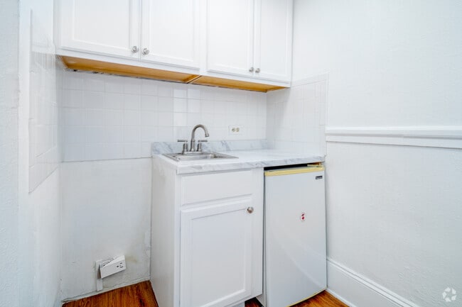 Studio - 258SF - Kitchen