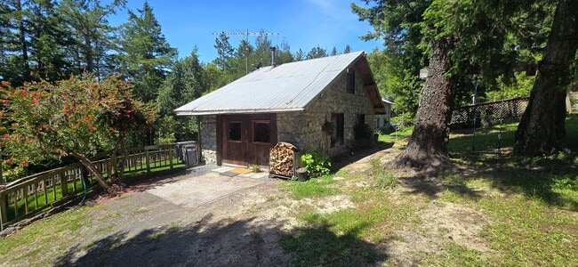 Photo - Charming 1-bedroom cottage nestled just 4 miles west of downtown Sebastopol in the heart of West ...