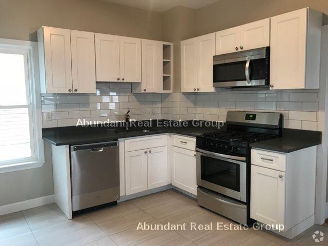 Building Photo - 73 Newbury St Unit 1 Rental