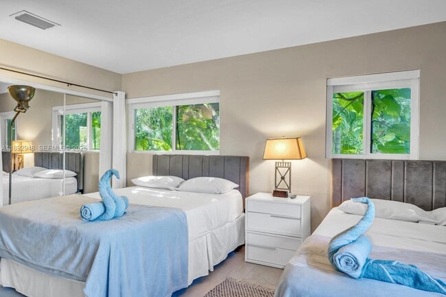 Photo - 1581 NE 108th St