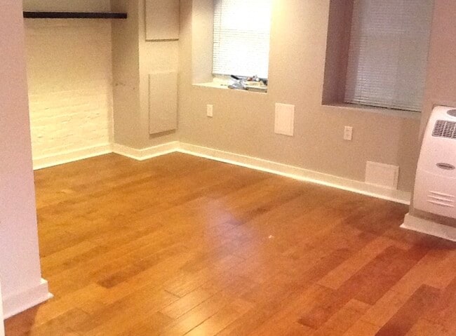 Photo - 420 F St NE Unidad 420 F St NE B