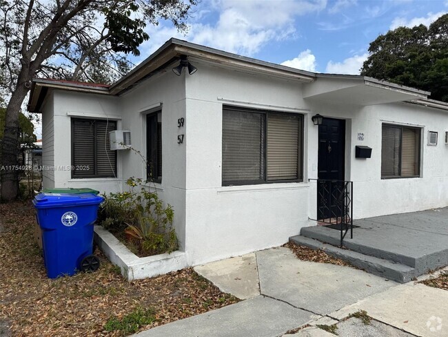 Building Photo - 57 NW 45th Ave Unit FRONT Rental