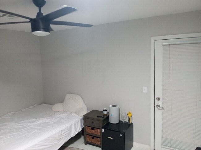 Photo - 3005 St George St