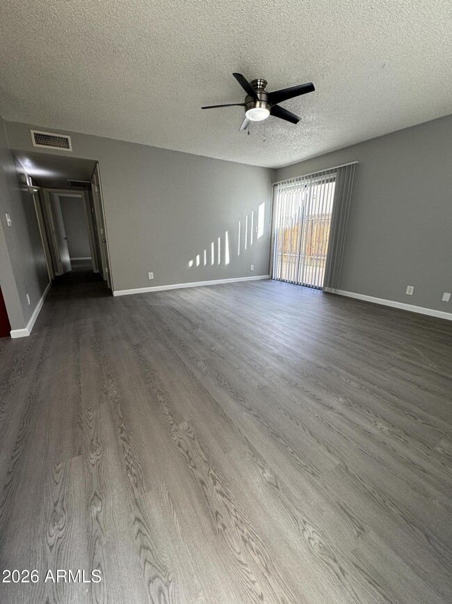 Photo - 6527 N 67th Ave Unidad 104