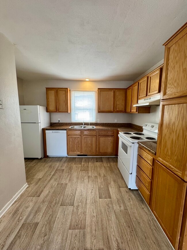 Photo - 671 W 64th St Unidad 671