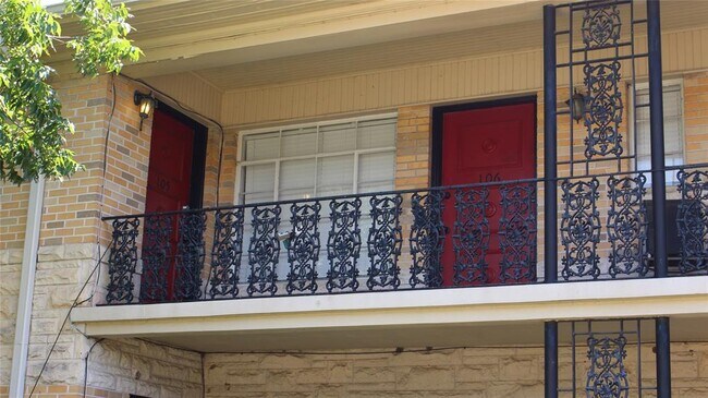 Photo - 301 E 34th St Unit 105