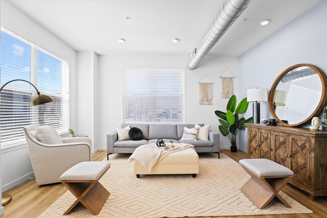 Photo - 210 Emery St