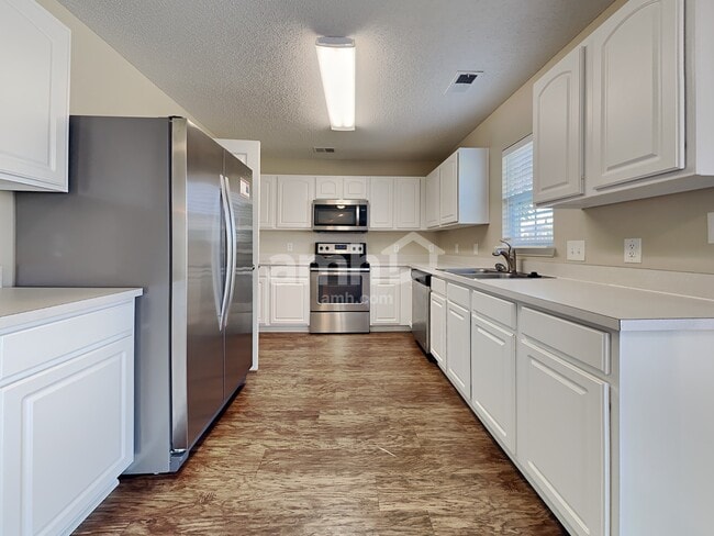 Photo - 105 Walton Pl