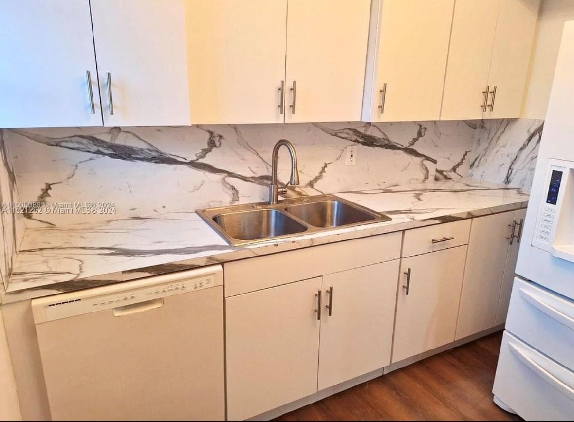 Photo - 98 SW 5th Ave