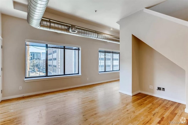 Building Photo - 70 W 6th Ave Rental
