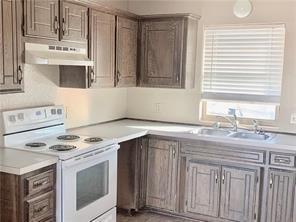 Photo - 700 W Davis Ave