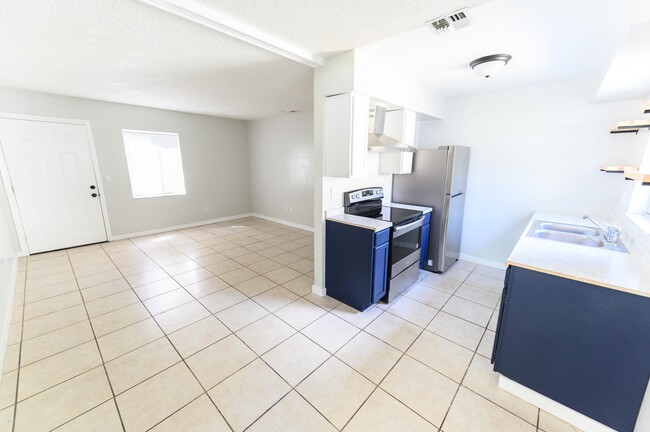 Photo - 516 Camino Ct