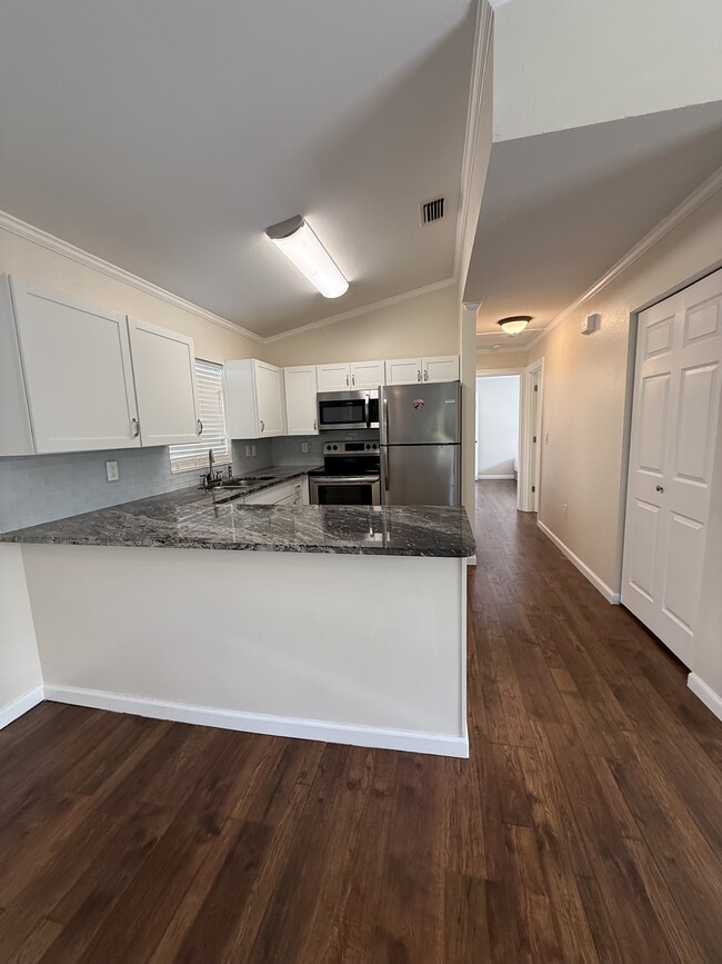 Photo - 107 58th St E