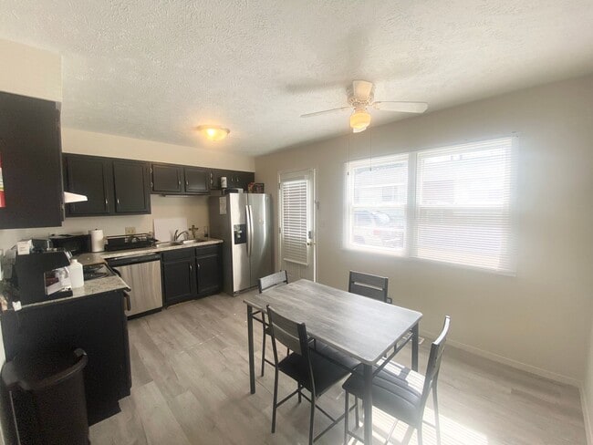 Photo - 1504 Ensign Dr Unit 4