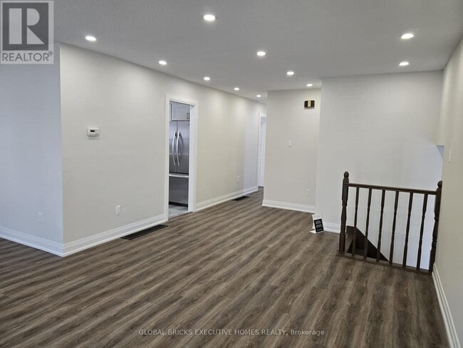 Photo - 3285 Lansdown Dr