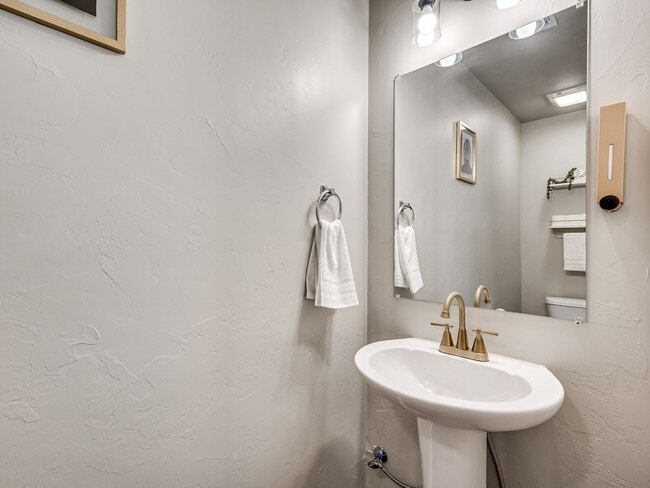 Photo - 1452 E Park Pl