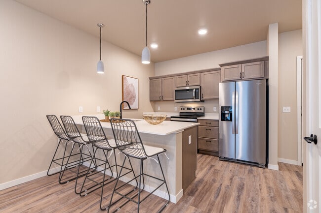 1BR, 1BA - 660SF