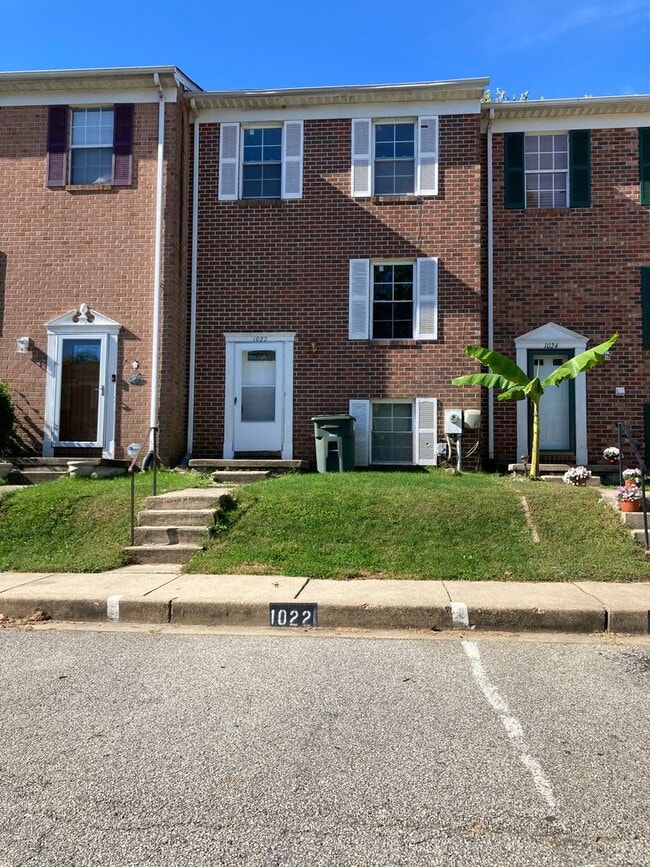 Building Photo - Spacious 3-bedroom, 2-bathroom townhouse available in Edgewood, MD.