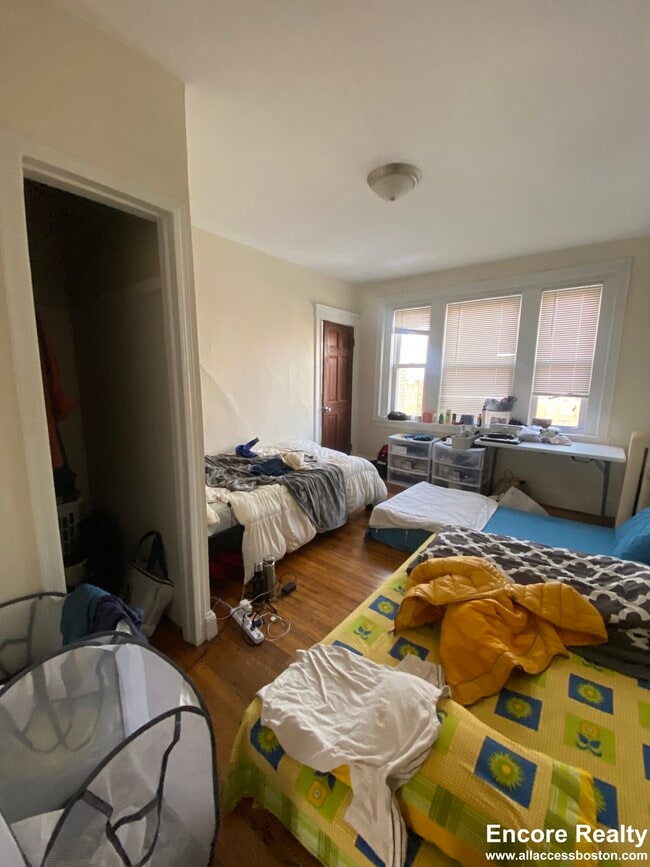 Photo - 213 Kelton St