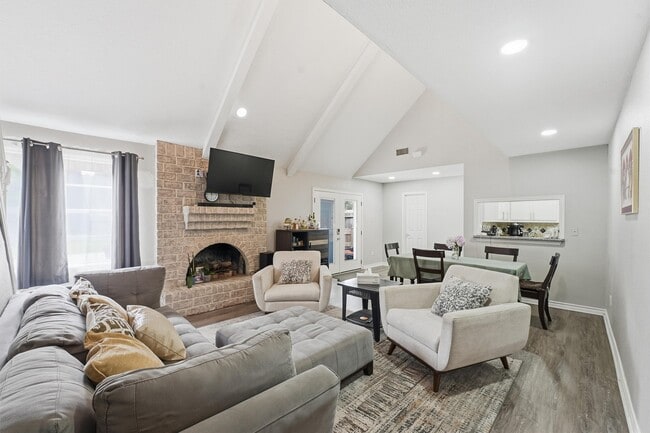 Photo - 2051 Shadow Rock Dr