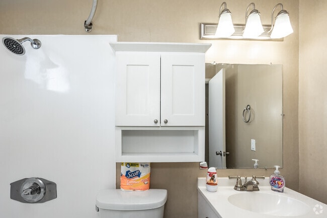 Estudio - 418 pies cuadrados - Baño - Alondra Palm LLC