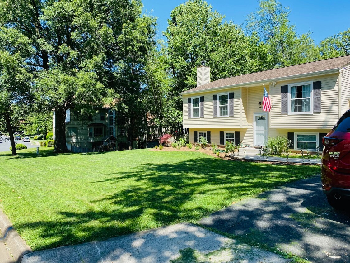 Photo - 2801 Reign St (Herndon, VA)