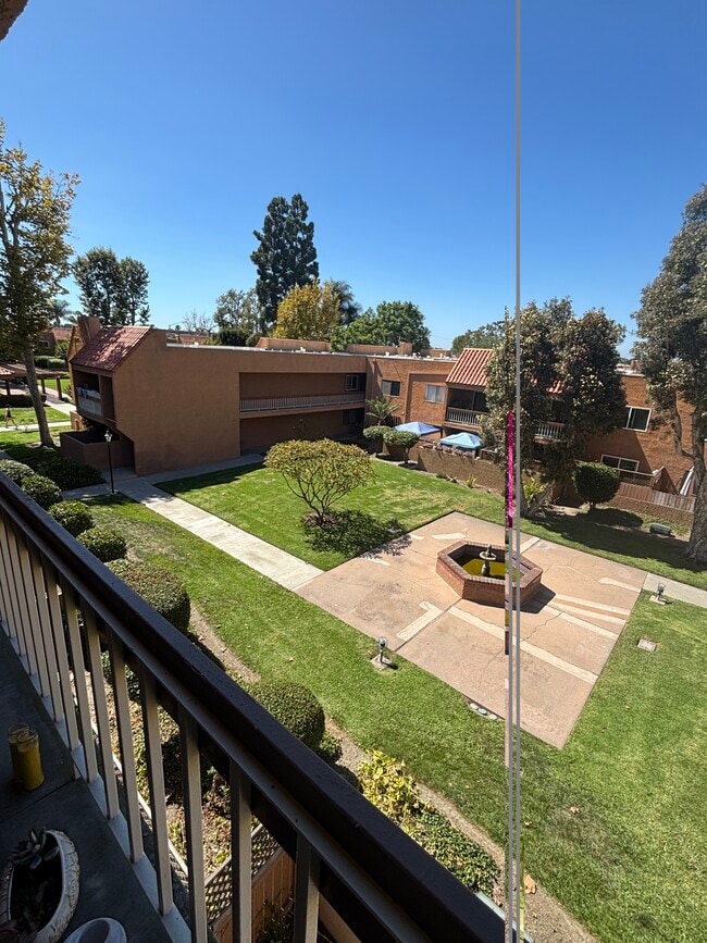Photo - 6600 Warner Ave Unidad 215