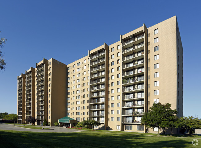 Highland Towers - Senior Living 55+ - Highland Towers - Senior Living 55+ Apartamentos