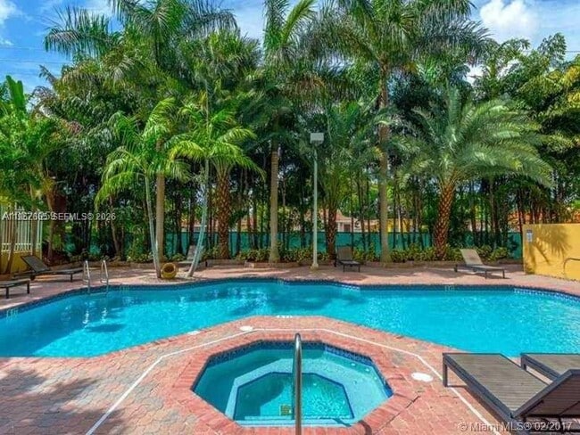 Photo - 3500 Coral Wy Unidad 406