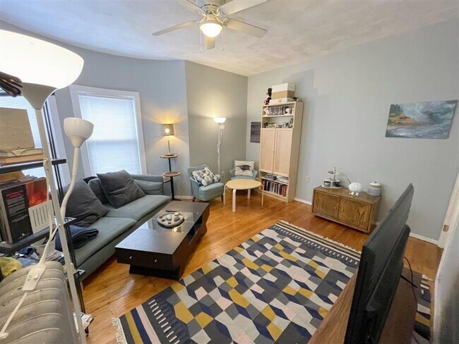 Building Photo - 70 Roseland St Unit #2 Rental
