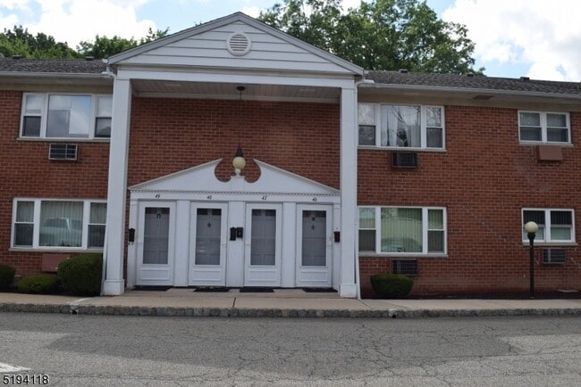 Building Photo - 48 Lincoln Ave Unit 48-48 Rental