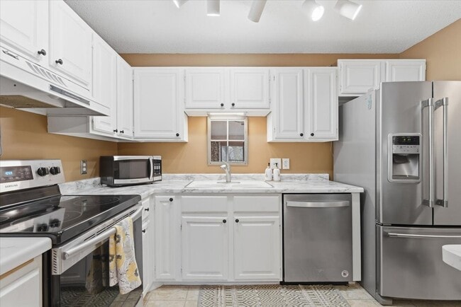 Photo - 10451 Greenbrier Rd Unit 217