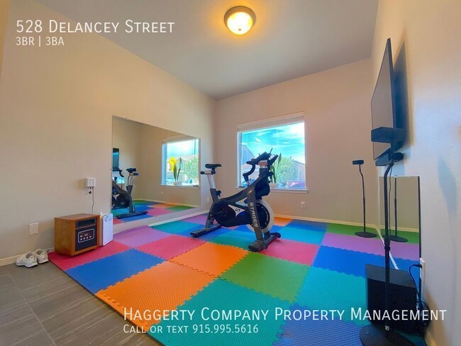 Photo - 528 Delancey St