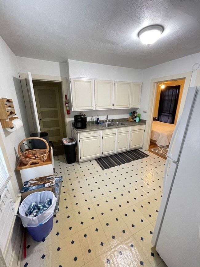 504 N 2nd Ave E Unit 2 - Upper