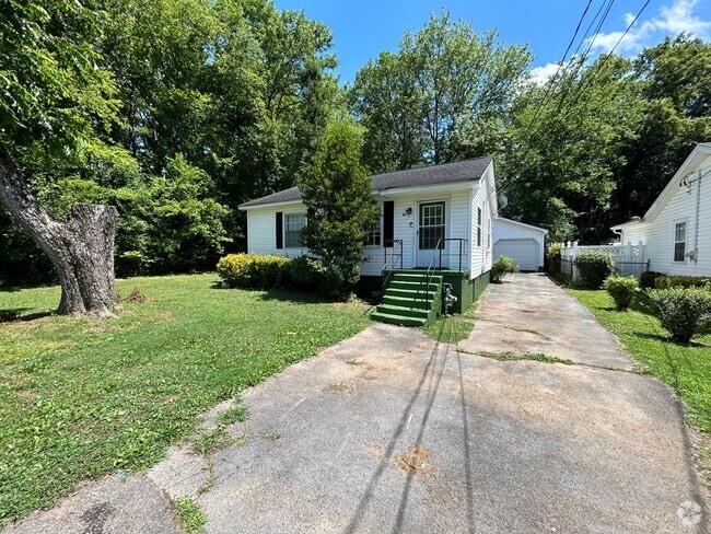 Building Photo - Cozy Cottage 2/1 House in South Rome- $995
