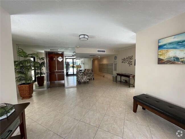 Building Photo - 3051 S Palm Aire Dr Unit 305 Rental