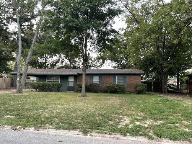 Photo - 321 Evelyn Ave E House