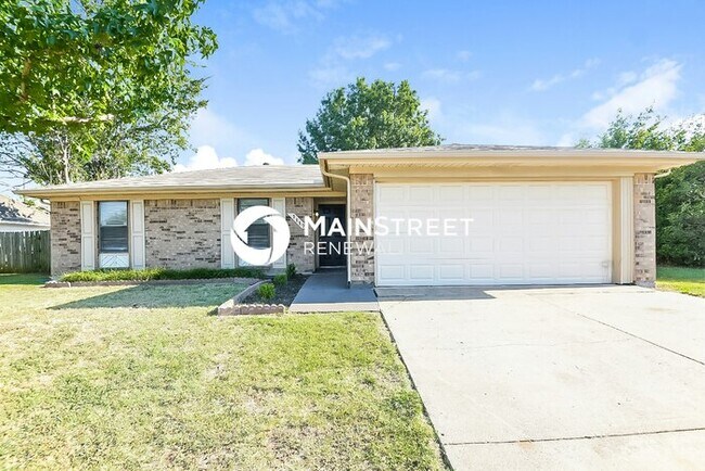 Building Photo - 3 Bedroom Pet-Friendly Home in Crowley, TX with Main Street Renewal
